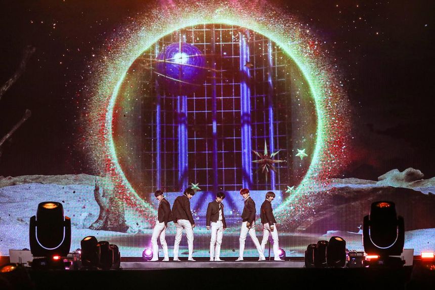 TOMORROW X TOGETHER